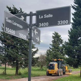 El Municipio realiza una fuerte inversión para mejorar hasta 50 calles por mes con ripio en la zona norte
