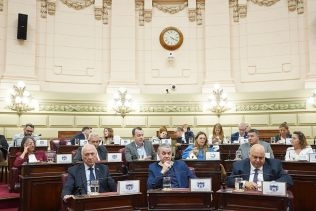 Los convencionales reformadores que desempeñen un cargo político no percibirán remuneración adicional
