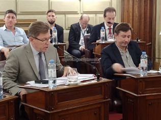 motta-y-sus-pares-senatoriales-quieren-que-los-convencionales-reformadores-que-desempenen-un-cargo-politico-no-perciban-remuneracion-adicional