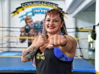 provincia-dispuso-72-horas-de-duelo-por-el-fallecimiento-de-alejandra-locomotora-oliveras