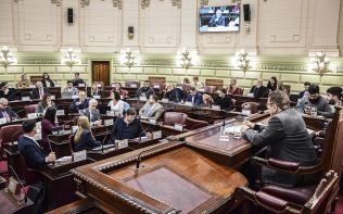 Nuevamente se reunió la comisión de Poder Legislativo y Poder Ejecutivo y consideró otros artículos de la Constitución