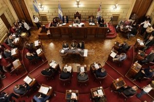 sentido-homenaje-del-senado-a-alejandra-locomotora-oliveras