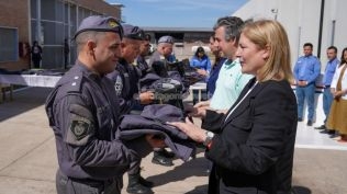 scaglia-encabezo-la-entrega-de-uniformes-para-el-personal-del-servicio-penitenciario