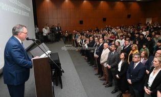 Felipe Michlig tomó juramento a ciudadanos y autoridades de la ciudad de Santa Fe por la nueva Constitución Provincial