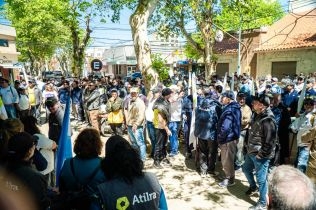 mas-de-600-trabajadoras-y-trabajadores-de-sancor-cul-de-todo-el-pais-afiliados-a-atilra-se-movilizaron-al-juzgado-para-rechazar-el-plan-de-crisis-presentado-por-la-empresa
