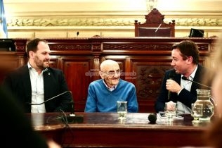 esteban-motta-homenajeo-al-fundador-de-la-fabrica-de-bolitas-tinka-en-la-camara-de-senadores