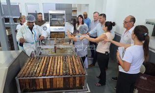 michlig-recorrio-la-nueva-sala-de-extraccion-de-miel-en-ambrosetti-una-inversion-historica-que-potencia-la-produccion-y-el-trabajo