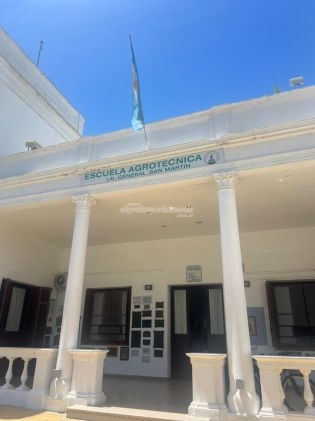 fernanda-castellani-visito-la-escuela-agrotecnica-de-casilda-y-presento-su-proyecto-para-ampliar-los-espacios-de-practica-agricola