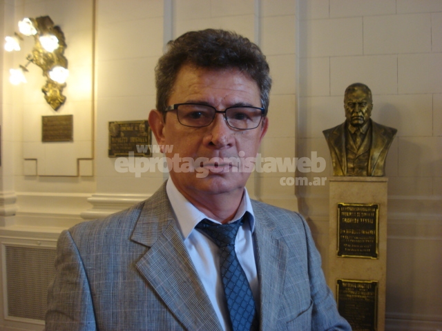 Oscar Daniel Urruty como Director del Ente Regulador de Servicios Sanitarios