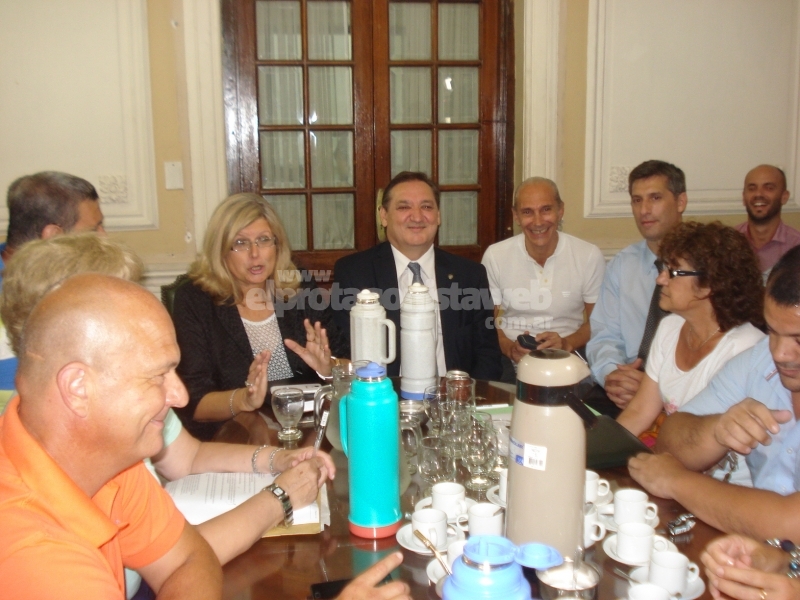 En Santa Fe, comenzarán las paritarias provinciales, docentes y estatales