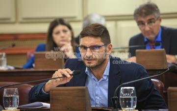 Pullaro pide bono extraordinario para pensiones Ley 5110