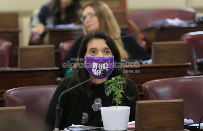 Agustina Donnet celebra la intención de regular el autocultivo de cannabis en todo el país
