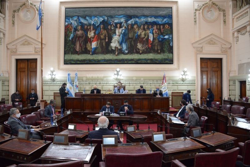 La Legislatura Santafesina, en sesión conjunta especial de ambas Cámaras, suspendió temporalmente al fiscal Gustavo Alcides Ponce Asahad