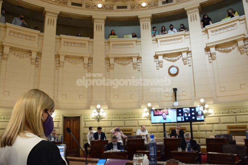El Senado, presidido por Alejandra Rodenas, clausuró el 138º Período Ordinario sin los cronistas parlamentarios y las barras ocupadas por el colectivo de mujeres