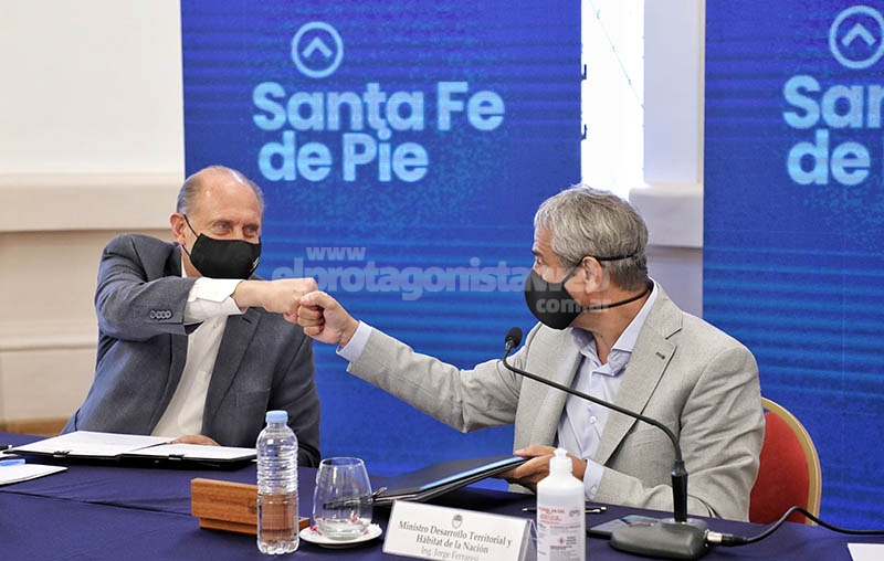 Omar Perotti y el ministro Jorge Ferraresi suscribieron convenios para la construcción de más de 4.000 viviendas en la provincia
