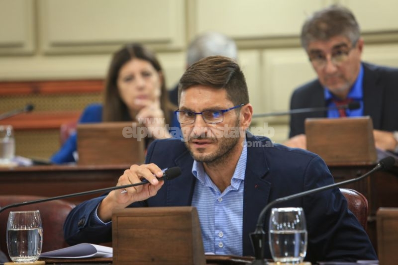 Perotti no tiene plan de educación