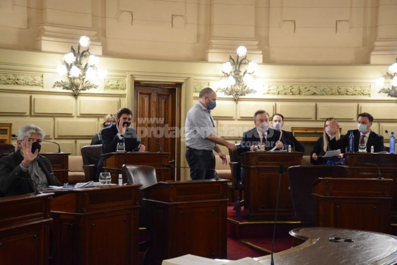 El Senado otra vez dio media sanción y facultó a los municipios y comunas a afectar el 50% del Fondo de Obras Menores para gastos corrientes