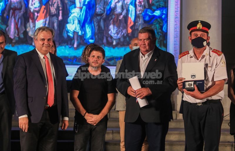 Diputados homenajeó a Bomberos Voluntarios por el combate a los incendios en las islas