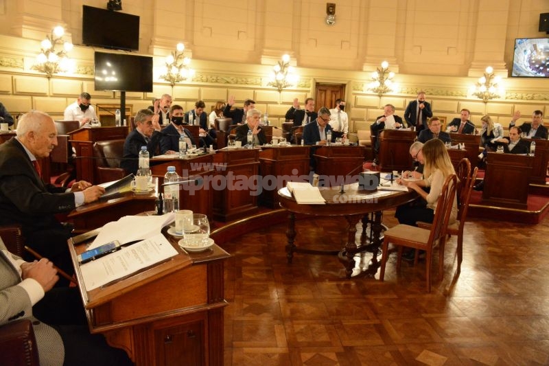 1ª sesión ordinaria de prórroga del Senado Santafesino del 139º Período con 15 Proyectos de Ley sancionados: 3 con sanción definitiva y 12 con media sanción