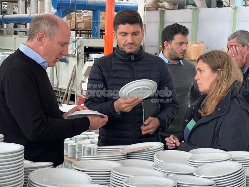 Maxi Pullaro y Silvana Di Stefano recorrieron empresas del cordón industrial
