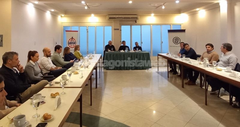 Jatón compartió un desayuno de trabajo con integrantes de la Unión Industrial