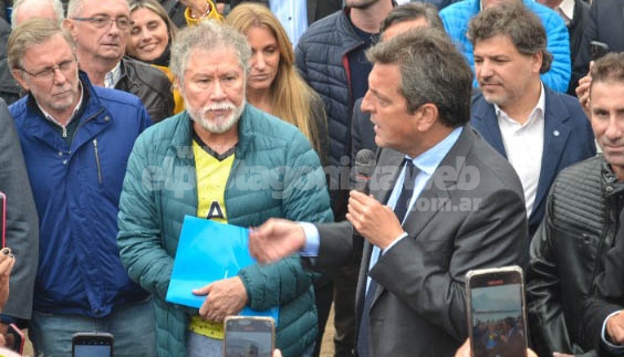 Atilra junto a Sergio Massa en Pilar