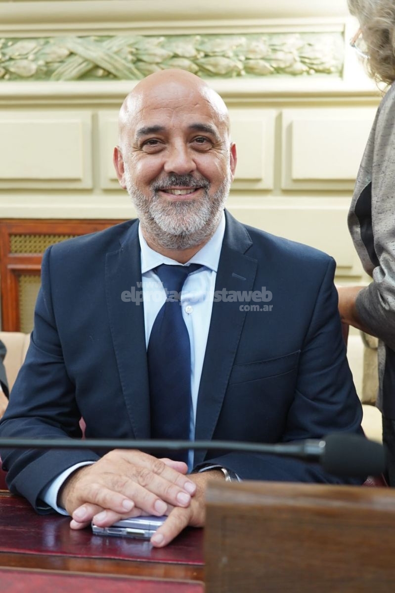 La Cámara de Diputados y Diputadas aprobó el dictamen de mayoría de la comisión de Poderes y resolvió otorgar la banca a Fabián Palo Oliver