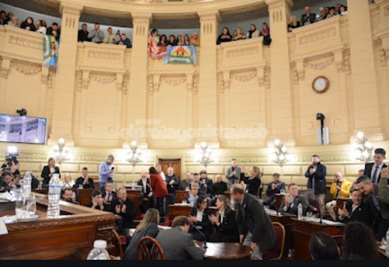 En el Senado se insiste en “romper las barreras que separan a las personas con discapacidad auditiva”