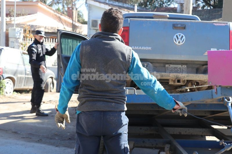 Seguridad: comenzaron a remover vehículos en desuso en las comisarías de La Capital