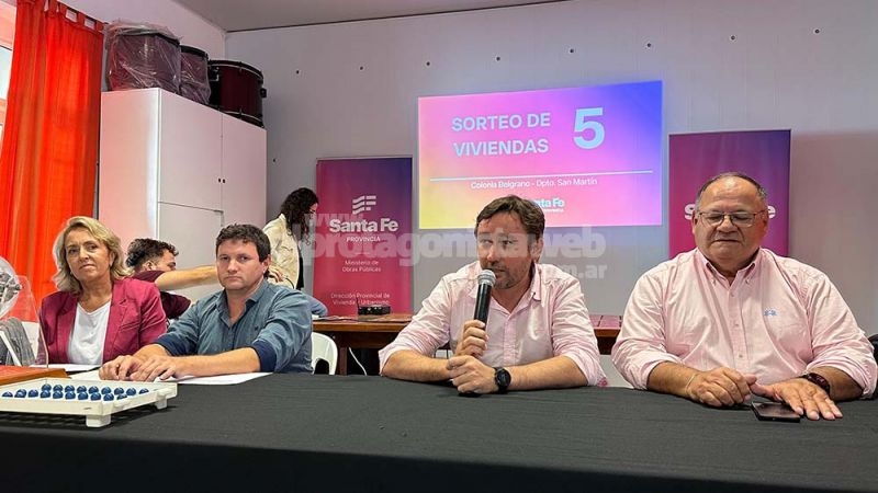 El senador Esteban Motta estuvo presente en el sorteo de viviendas en Colonia Belgrano