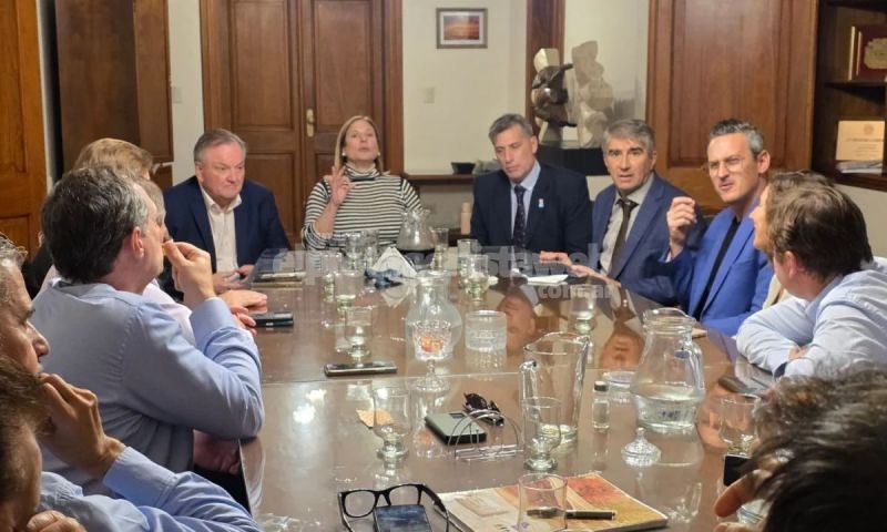 El Bloque de senadores de “Unidos” mantuvo una reunión de trabajo con los ministros Bastia y Olivares