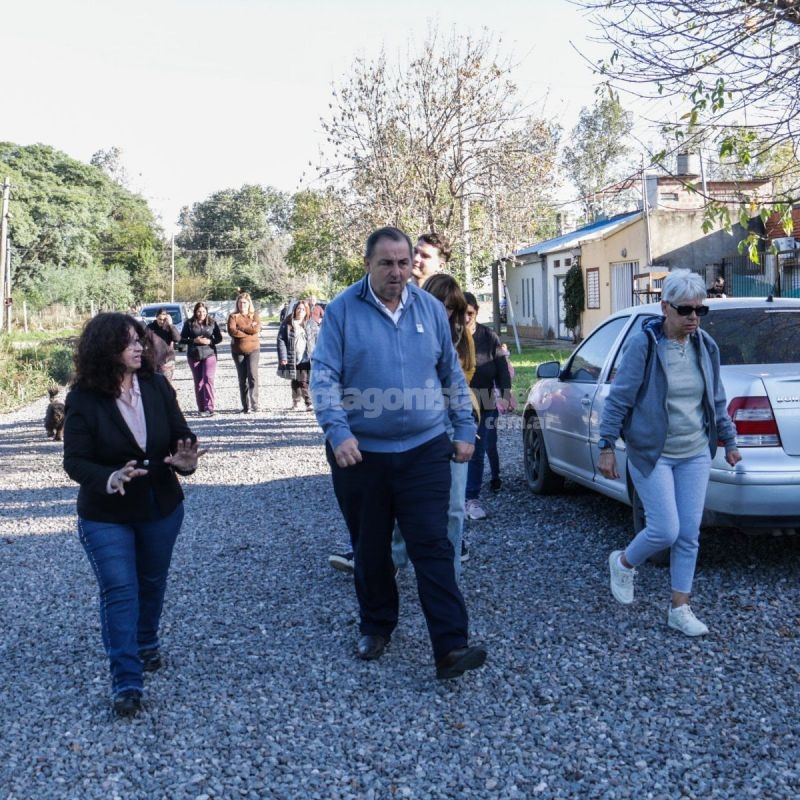 Poletti recorrió las obras que el Municipio realiza en Las Delicias y Nueva Esperanza