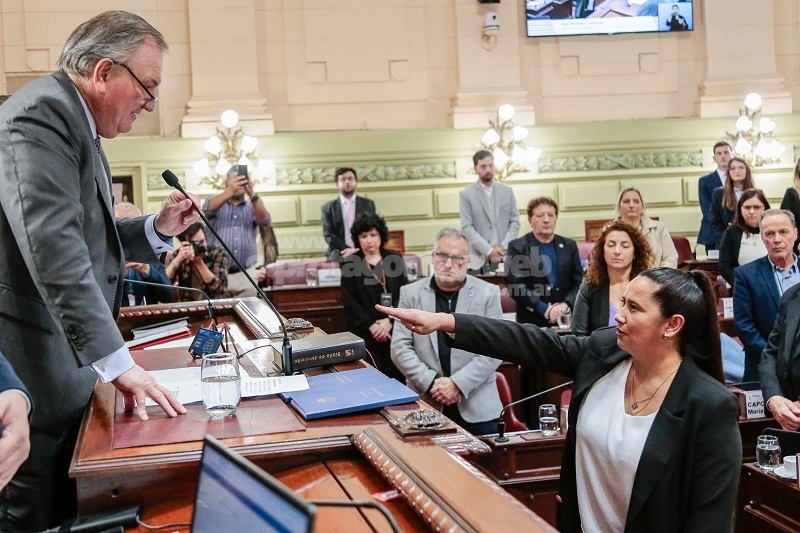 4ª sesión de la Convención Reformadora en la que Felipe Michlig tomó juramento a Verónica Colombo en reemplazo de Alejandra Oliveras.