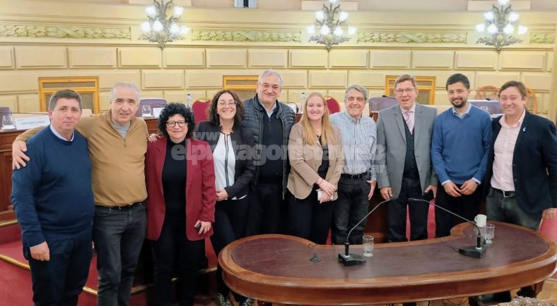 Cuarto Intermedio de la reunión de Comisión de Poder Legislativo y Poder Ejecutivo para emitir dictámenes