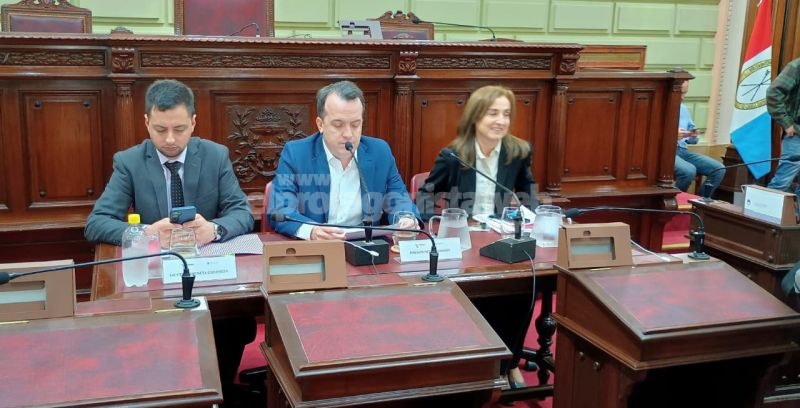 La Comisión Redactora remitió dictámenes a la Convención, con reformas del artículo 5º y 21º sobre régimen tributario y “jubilaciones móviles”