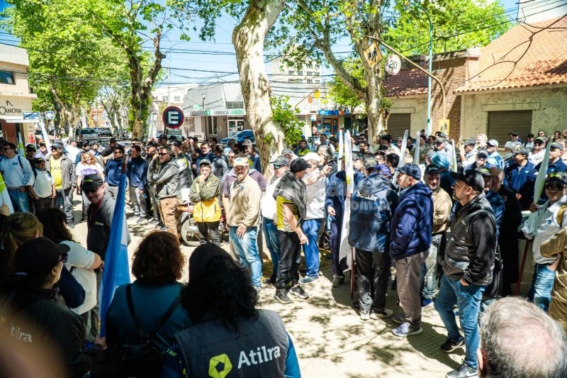 Más de 600 trabajadoras y trabajadores de Sancor CUL de todo el país afiliados a Atilra se movilizaron al juzgado para rechazar el
