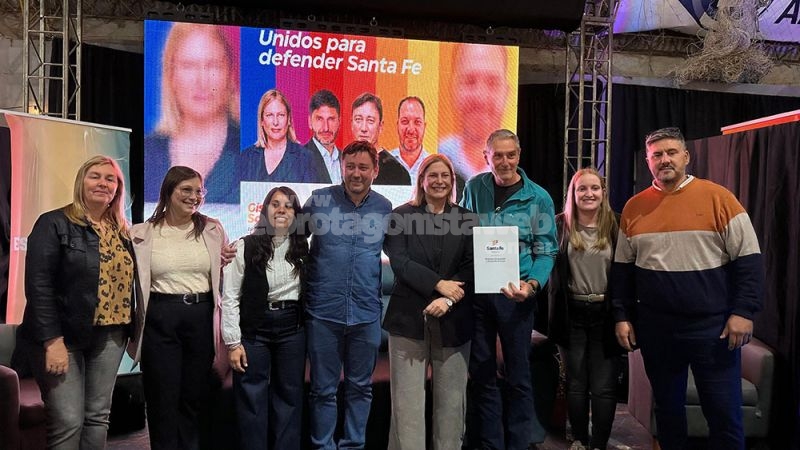 Scaglia y Motta recorrieron la Expo Ferial “La Emilia” en San Jorge y entregaron aportes a instituciones de la región
