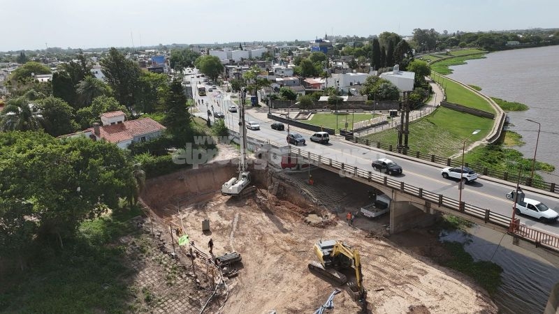 Nuevo Puente Carretero: mientras aguarda la llegada de las primeras vigas, el Gobierno Provincial ya construyó más de la mitad de las pilas 