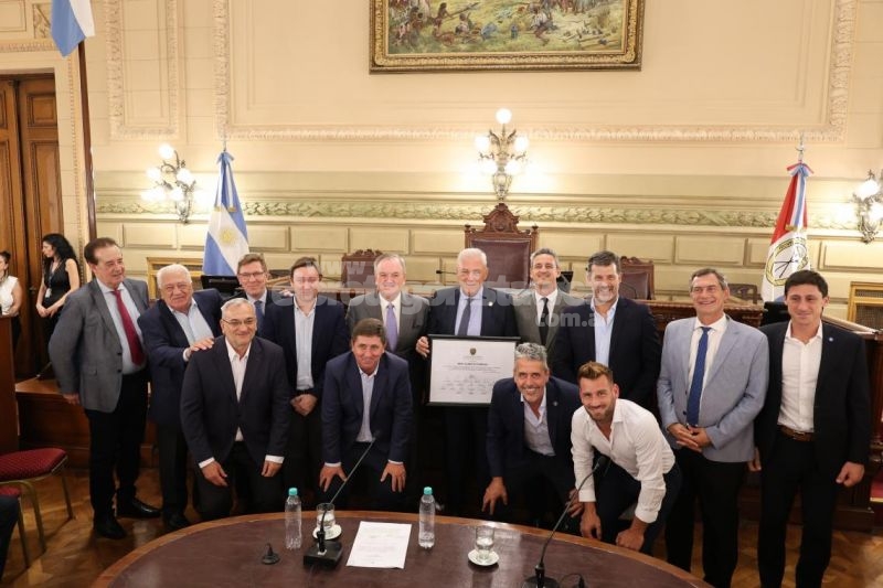 El Senado rindió un emotivo homenaje al campeón del mundo Nery Alberto Pumpido