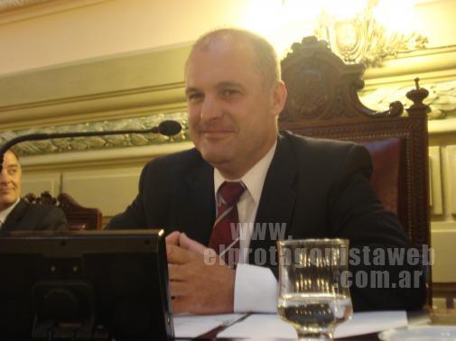 Henn convocó a sesión de Asamblea Legislativa para considerar 20 pliegos